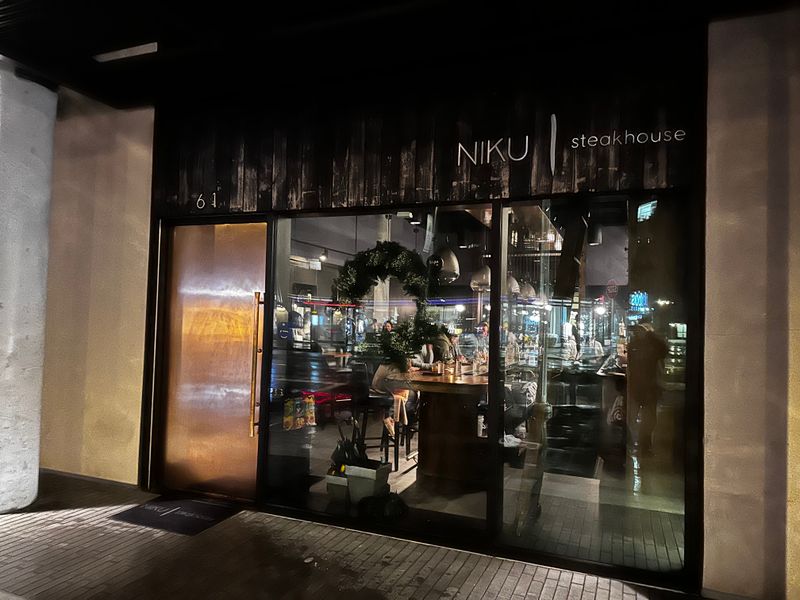 This California Steakhouse Serves Some Of The Best Steaks In The State - Decor Hint Prime Location In Design District Adds Convenience