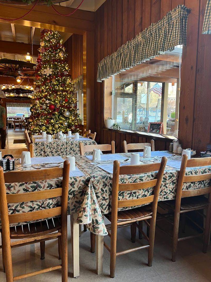 Wake Up To Buttermilk Pancakes And Scenic Views In North Carolina This Weekend - Decor Hint Wood-Paneled Dining With Scenic Valley Views