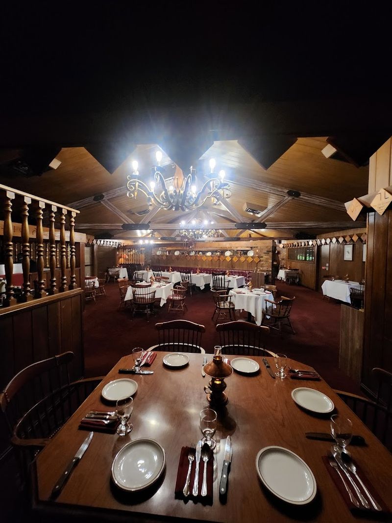 This California Spot Is Hiding The State's Juiciest Steaks - Decor Hint Attentive Service That Makes Diners Feel Welcome
