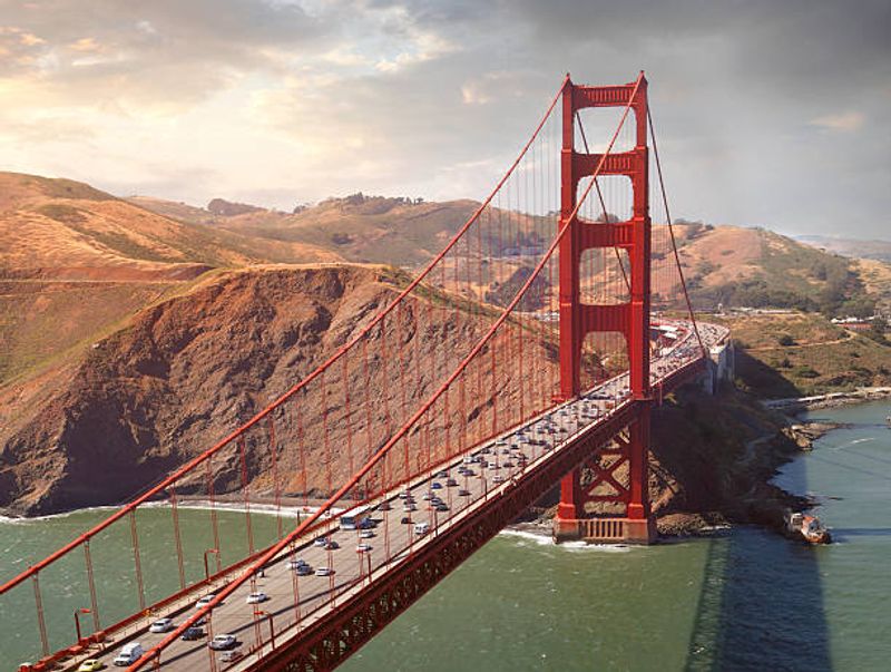 This Legendary California Landmark Draws Visitors From Around The World - Decor Hint Daily Traffic Crosses Six Lanes