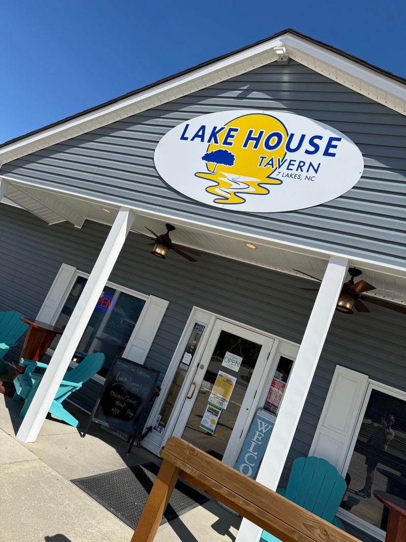 Lake House Bar And Grill, Seven Lakes