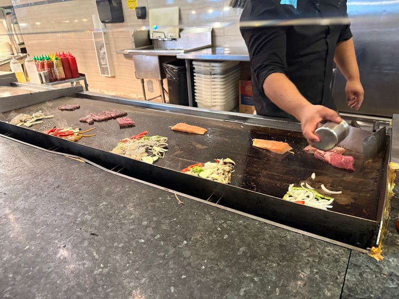 Live Teppanyaki Stations That Add Entertainment Value