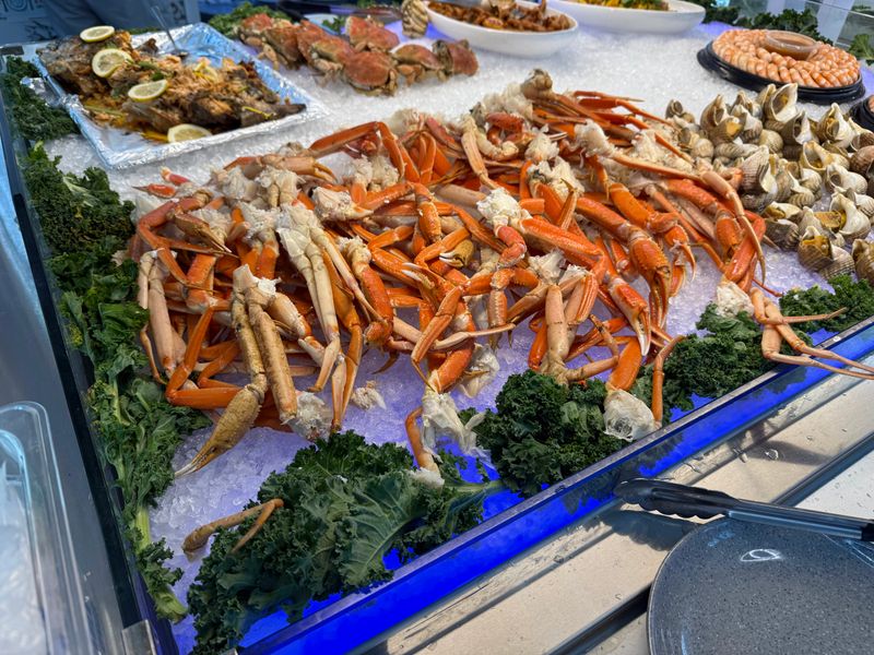 Regulars Always Beat The Rush Always At This Texas Seafood Buffet - Decor Hint The Regulars’ Playbook