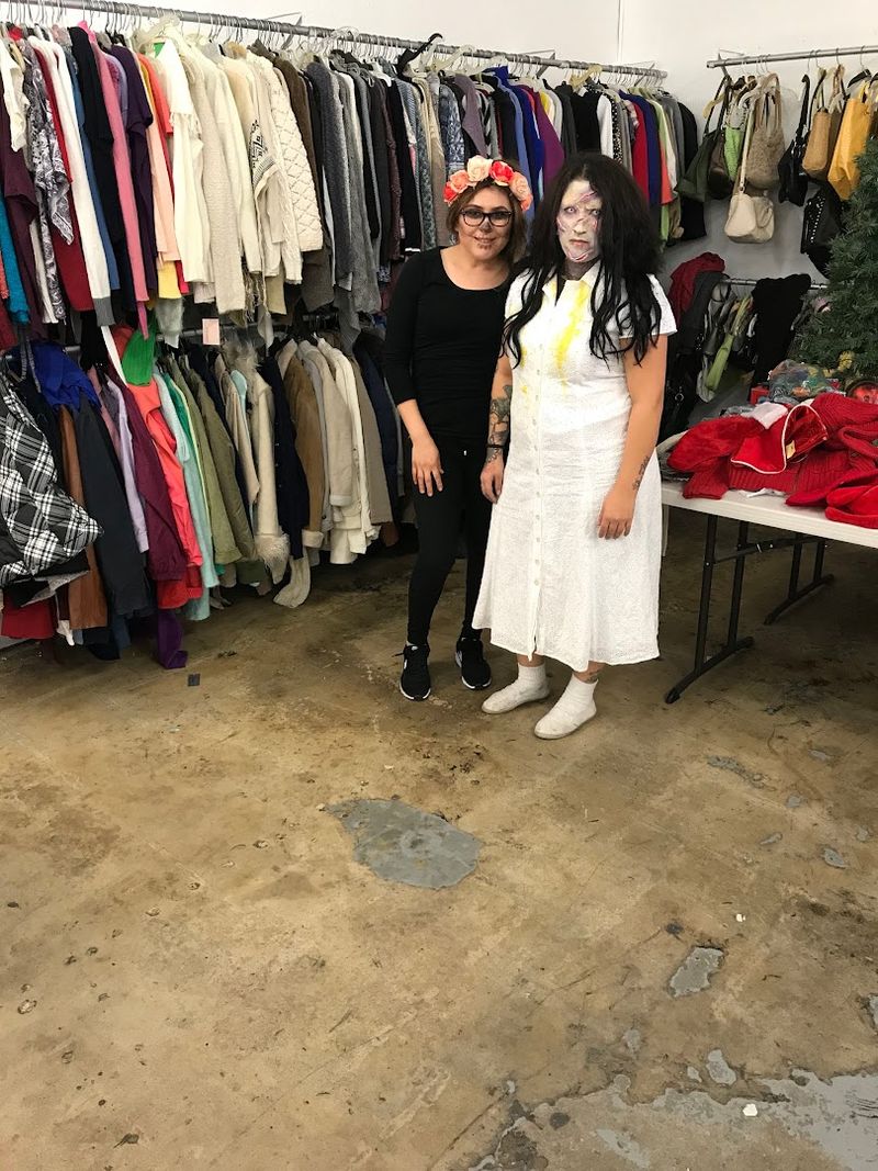 This California Thrift Store Has Weekly Sales And Half Price Days That Keep Shoppers Coming Back - Decor Hint Friendly Staff Enhance The Shopping Experience