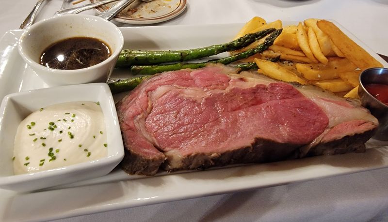 This California Spot Is Hiding The State's Juiciest Steaks - Decor Hint Prime Rib That Draws Crowds From Across The State