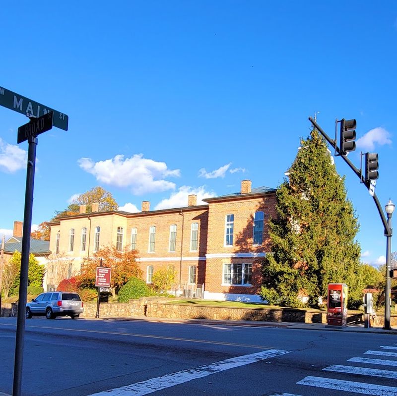 The Most Adorable North Carolina Villages You Have To Visit This Year - Decor Hint Brevard