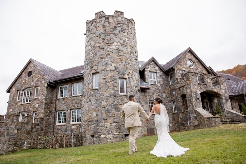 This Secret Castle In North Carolina Brings Medieval Magic To Life - Decor Hint Medieval-Styled Lodging Including Fable Village And Gypsy Camp