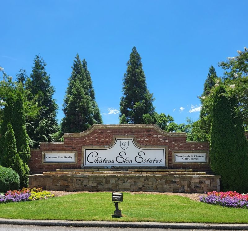 There's A Hidden Gem Eatery Inside Georgia's Premier Golf Resort In Braselton - Decor Hint Ample Parking Makes Arrival Easy