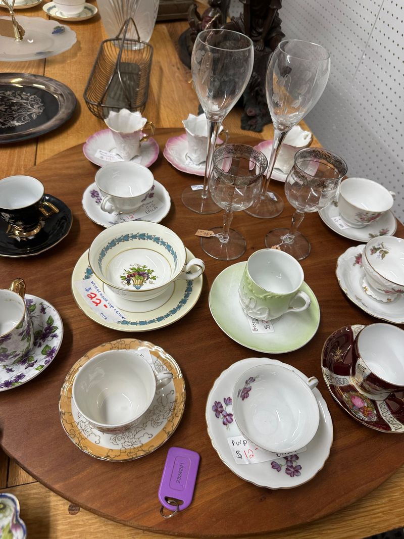 A Sneak Peek Into A Massive Texas Antique Store Built For Wandering - Decor Hint Pyrex Rainbows And Kitchen Dreams