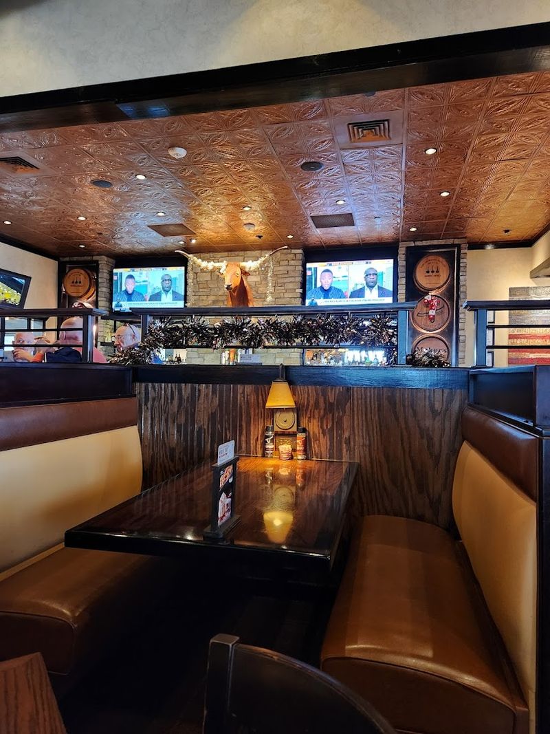 There's A Hidden Gem Eatery Inside Georgia's Premier Golf Resort In Braselton - Decor Hint Family-Friendly Seating With Highchairs Available