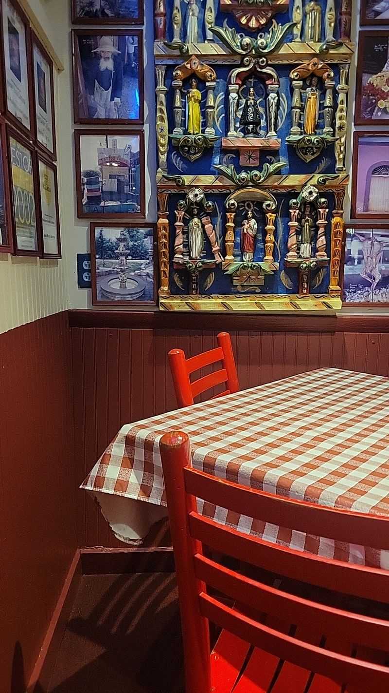 Perfect Location In Dalton's Restaurant District