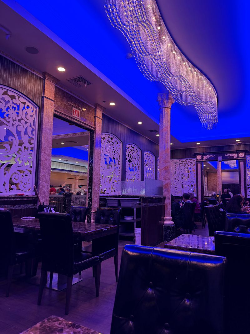 This California Buffet Is So Popular, People Are Planning Vacations Around It In 2026 - Decor Hint Wheelchair-Friendly Layout