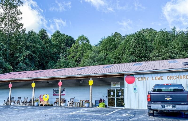 Spend The Day Picking North Carolina Apples At This Charming Orchard In Moravian Falls - Decor Hint Practical Visit Information And Timing