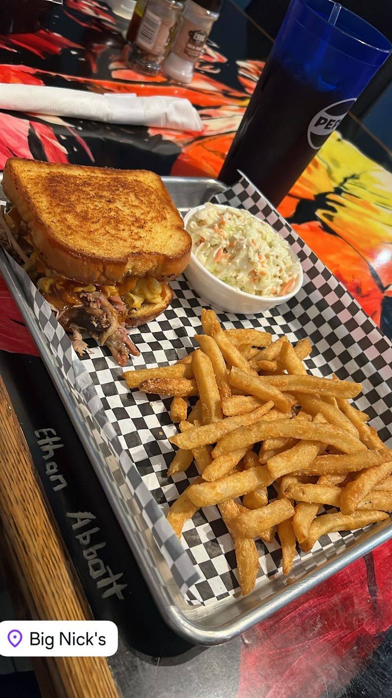 Peach Cobbler That Defines Southern Dessert