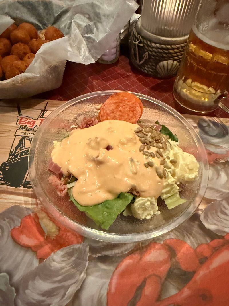 The Salad Bar That Steals Hearts