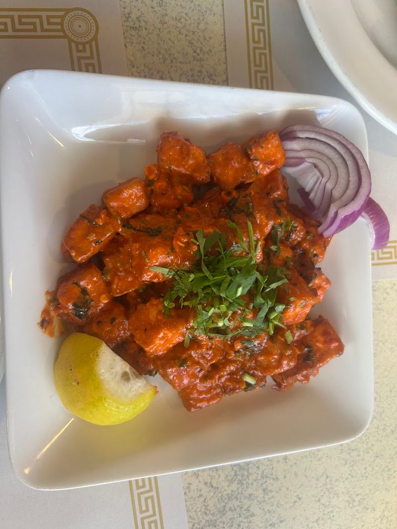 Spice Up Your Day At This North Carolina Indian Eatery Everyone's Talking About - Decor Hint Takeout-Friendly Operations For Busy Schedules