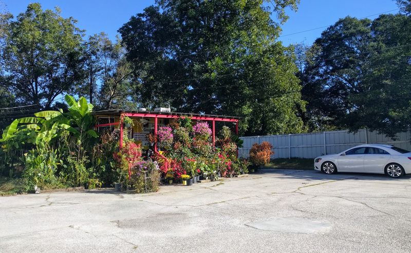 Convenient Location Right Off The Highway