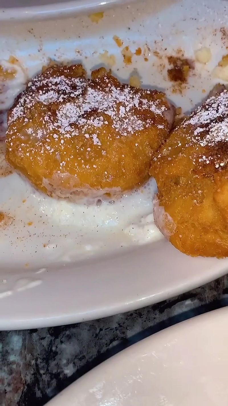 This Georgia Chicken & Waffles Spot Serves Fried Chicken Worth Obsessing Over - Decor Hint The Peach Cobbler Dessert