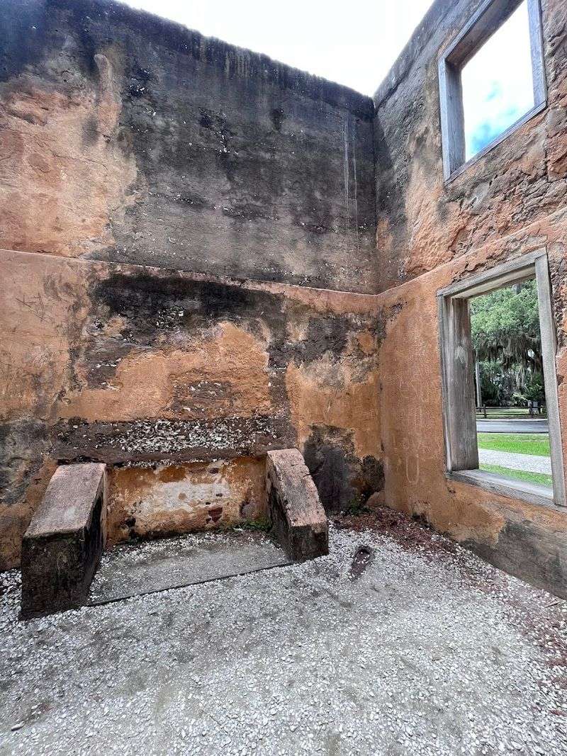 Reading The Walls: Architectural Details Up Close