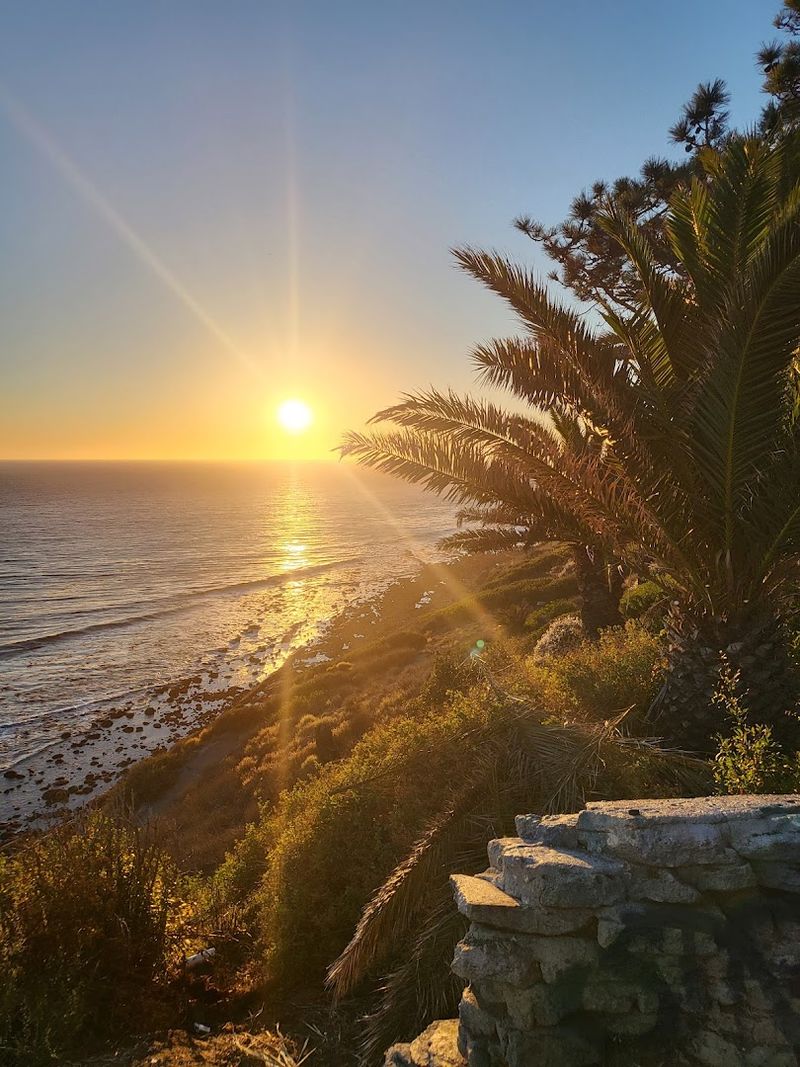 This Captivating Southern California Coastal Drive Is Even More Stunning In March - Decor Hint San Pedro Scenic Overlook Views
