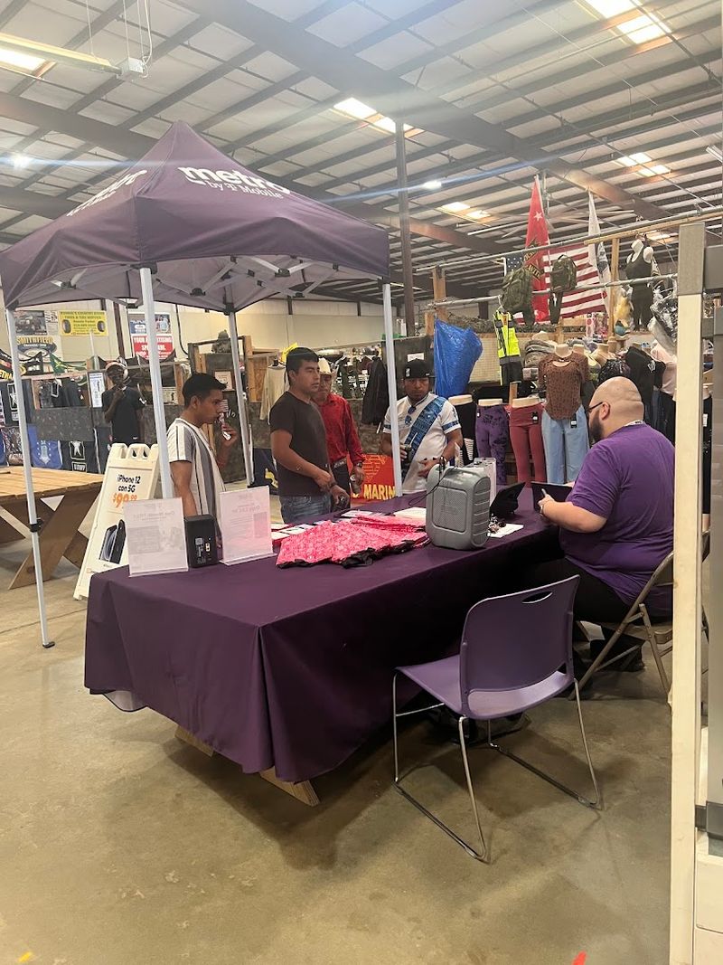 This North Carolina Flea Market Has Deals So Good, You'll Need A Bigger Trunk - Decor Hint Electronics Section Offers Tech Bargains