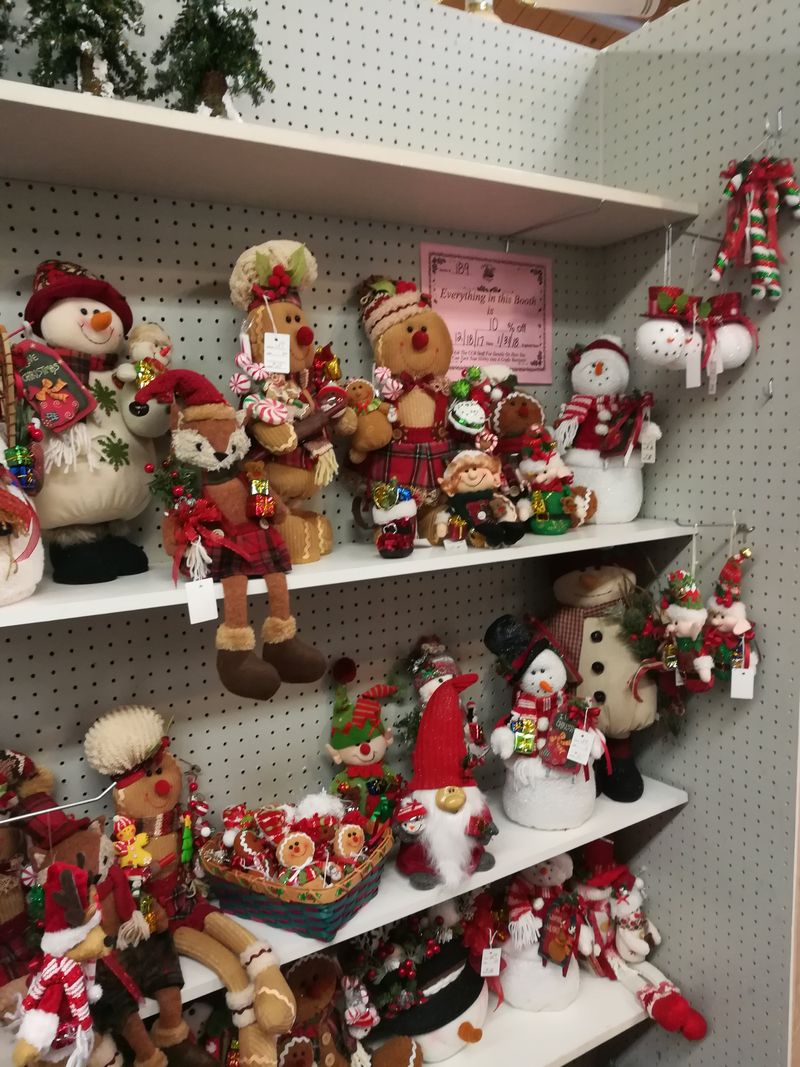 Seasonal Decorations And Holiday Items