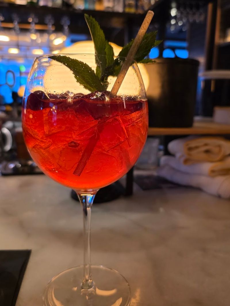 Craft Cocktails With Rotating Seasonal Flair