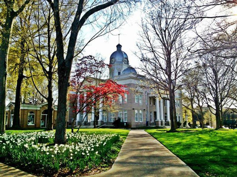 The Quiet City In North Carolina Where You Can Live On Nothing But Social Security - Decor Hint The Earl Scruggs Center Celebrates Musical Legacy