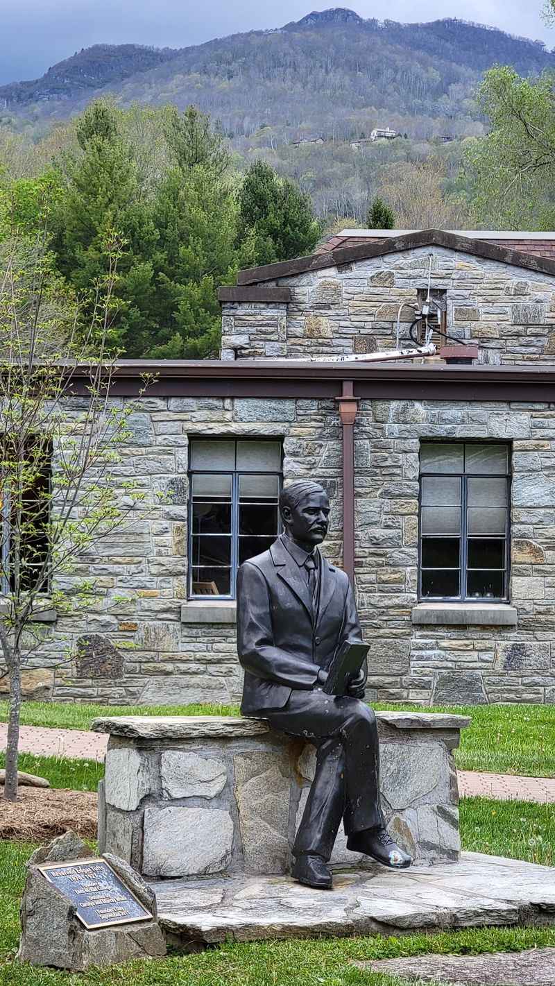 This Spellbinding College In North Carolina Looks Just Like Hogwarts - Decor Hint Founded In 1900 By Reverend Edgar Tufts
