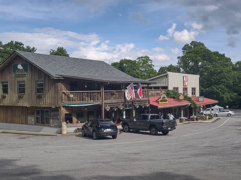 One Of North Carolina's Coziest Mountain Cafes You Need To Visit This Season - Decor Hint Blue Ridge Parkway Access At Milepost 334