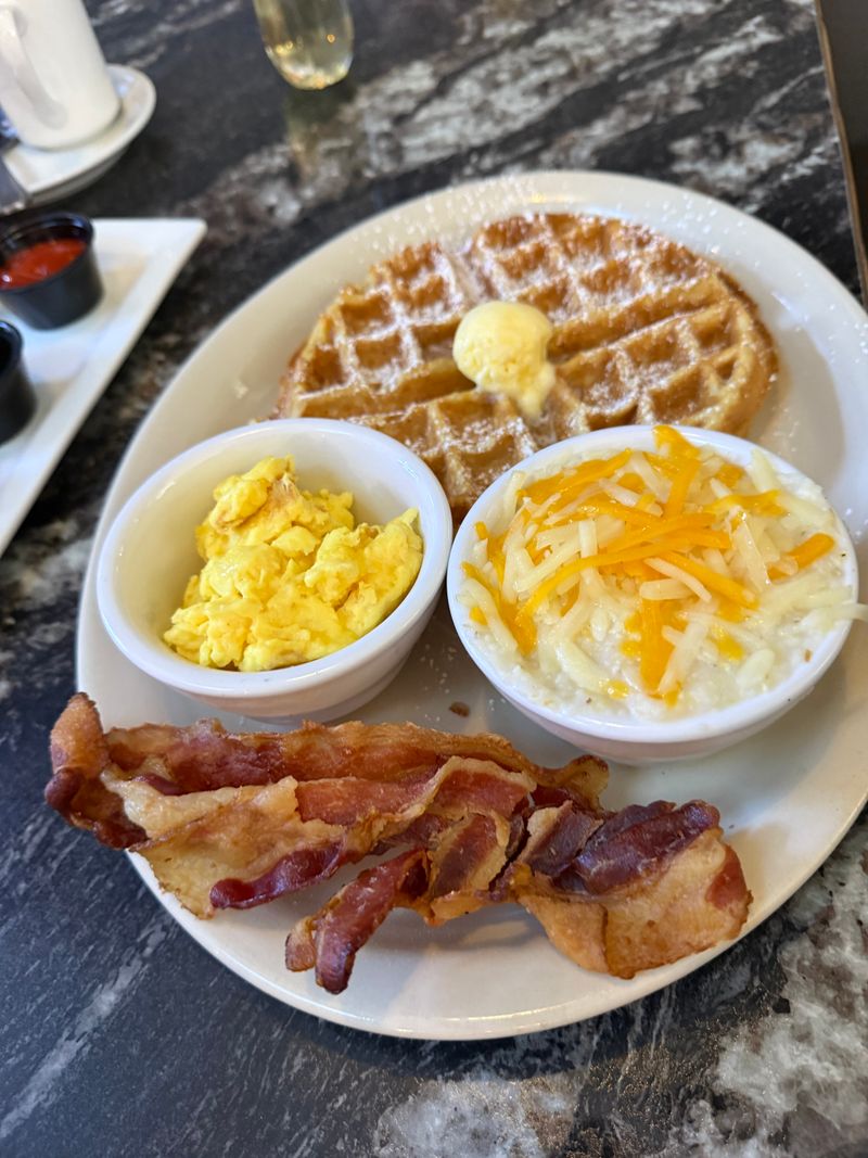 This Georgia Chicken & Waffles Spot Serves Fried Chicken Worth Obsessing Over - Decor Hint Generous Portion Sizes
