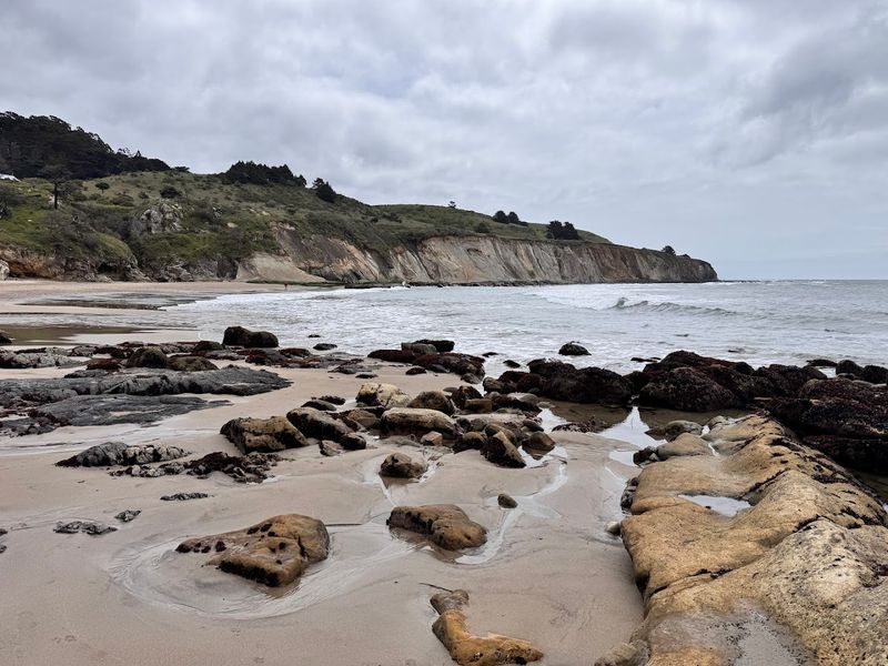 This California Bowling Ball-Filled Beach In Mendocino Feels Otherworldly - Decor Hint Schooner Gulch Trail As An Alternate Access Route