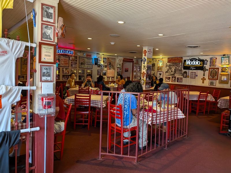 This Hidden Mexican Eatery In Georgia Serves The Best Margaritas And Nachos - Decor Hint A Lively Atmosphere Perfect For Nights Out