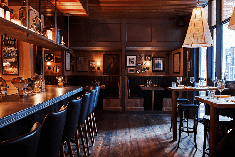 Artistic Decor That Enhances the Dining Experience