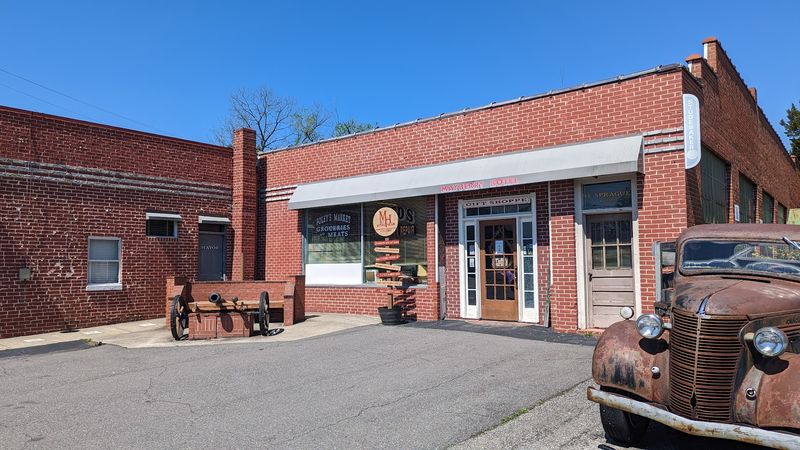 Pet-Friendly Attraction Policy