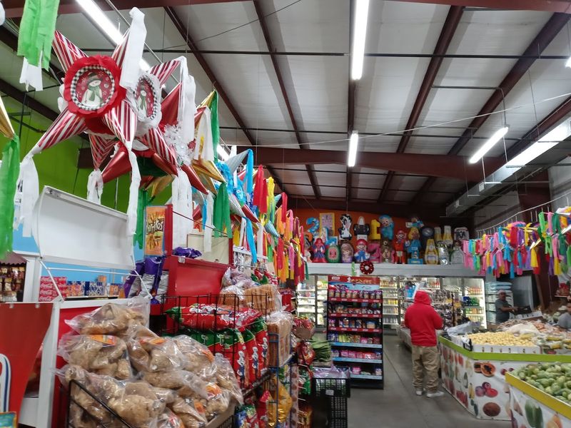 This North Carolina Flea Market Has Deals So Good, You'll Need A Bigger Trunk - Decor Hint Arcade Games Entertain Young Shoppers