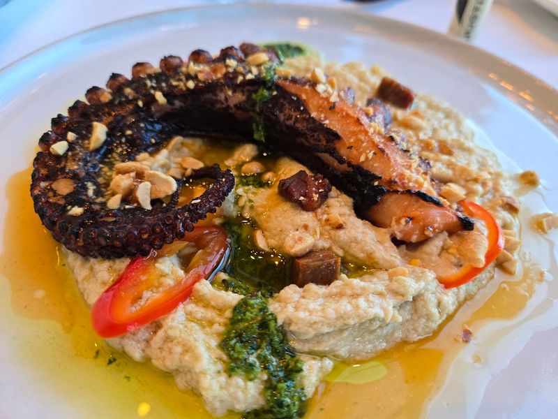 Take A Glass Elevator To This Atlanta Georgia Restaurant Inside The Once-Tallest Hotel In The World - Decor Hint Seasonal Menus That Keep Things Fresh Year-Round