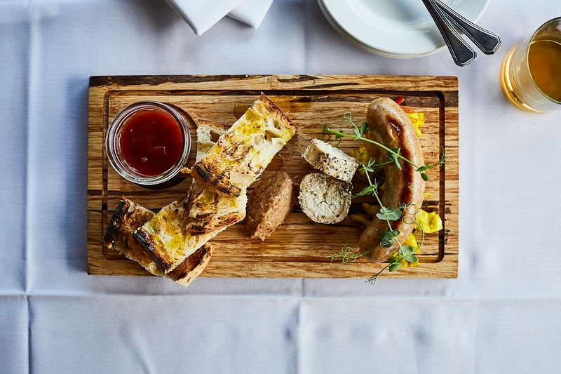 These Are The 16 Top-Rated American Restaurants In Georgia According To Locals - Decor Hint Table & Main