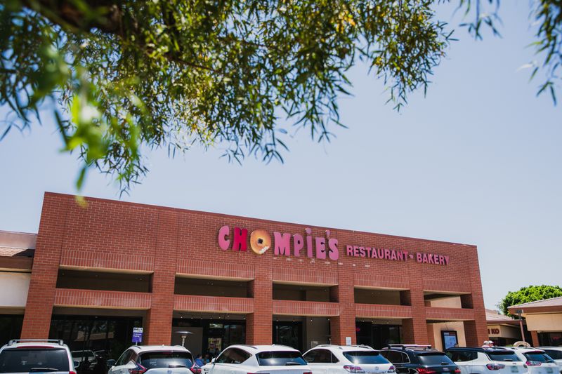 Chompie's Restaurant, Deli, And Bakery