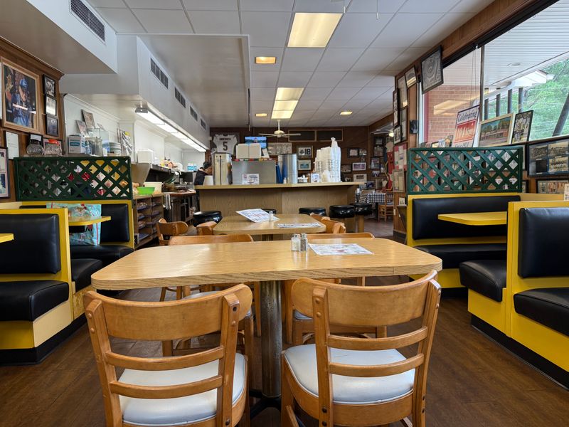 Dick's Hot Dogs, Wilson