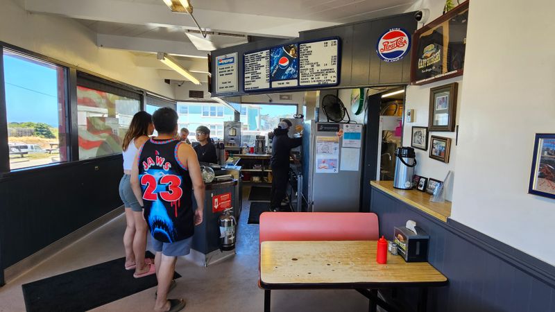 Cozy Seating With Efficient Table Turnover