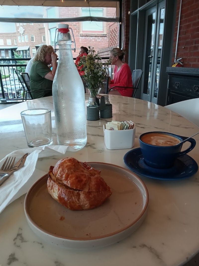 Go Where Craft Beer Meets Candlelit Concerts & Discover Cumming's Vickery Village In Georgia - Decor Hint Date Night Destination