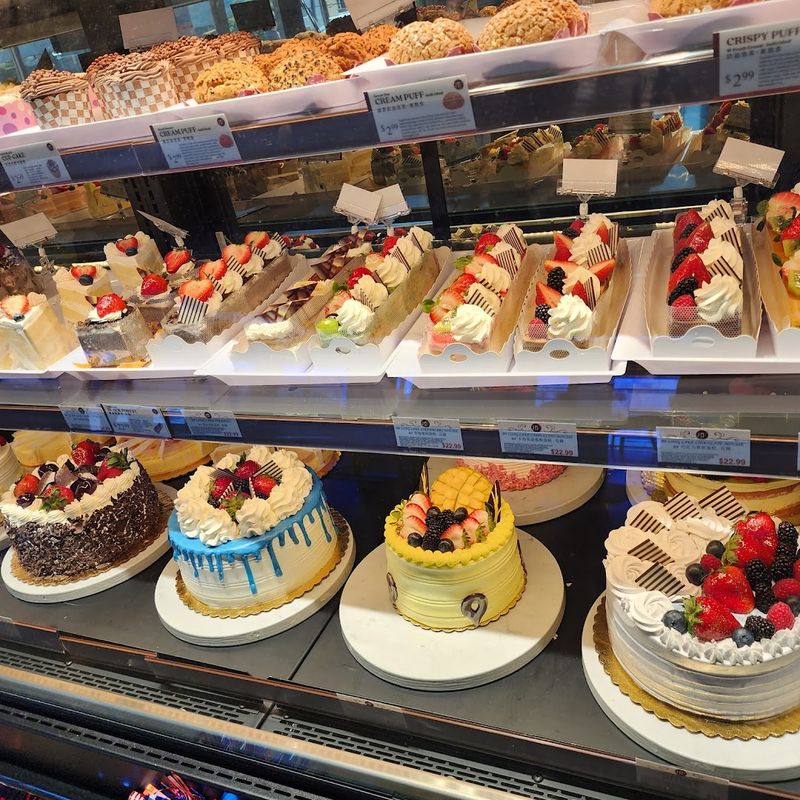 This 45,000 Square Foot Asian Market In Los Angeles, California Feels Like Traveling Across The Pacific - Decor Hint Bakery And Beverage Bar That Earn Their Own Visit