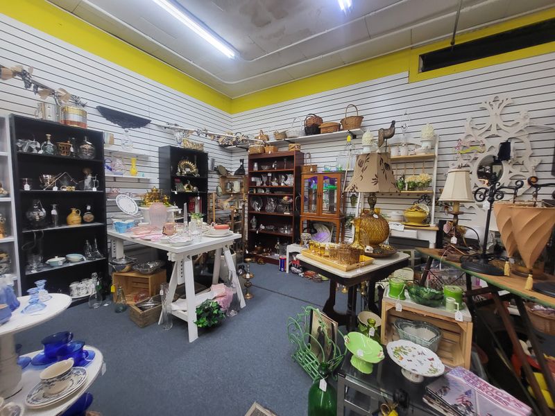 Antique Shopping and Art Galleries