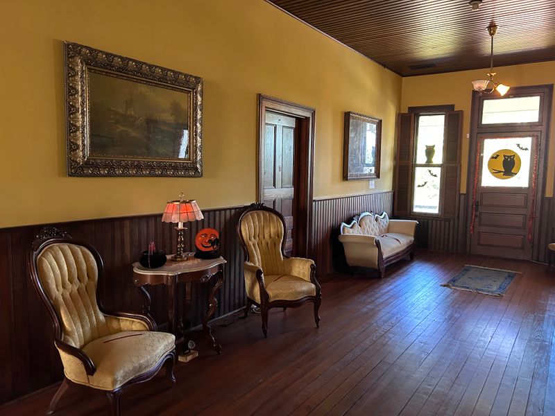 Free Guided Tours Led By Knowledgeable Enthusiasts