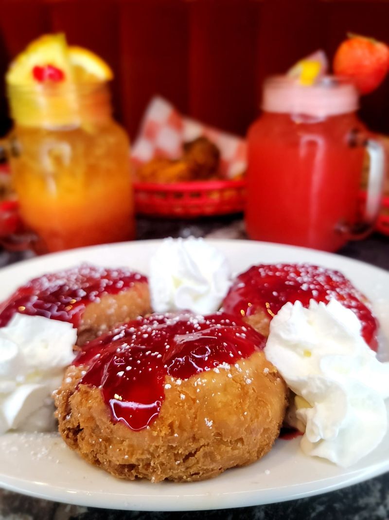 This Georgia Chicken & Waffles Spot Serves Fried Chicken Worth Obsessing Over - Decor Hint Sweet Tea Done Right