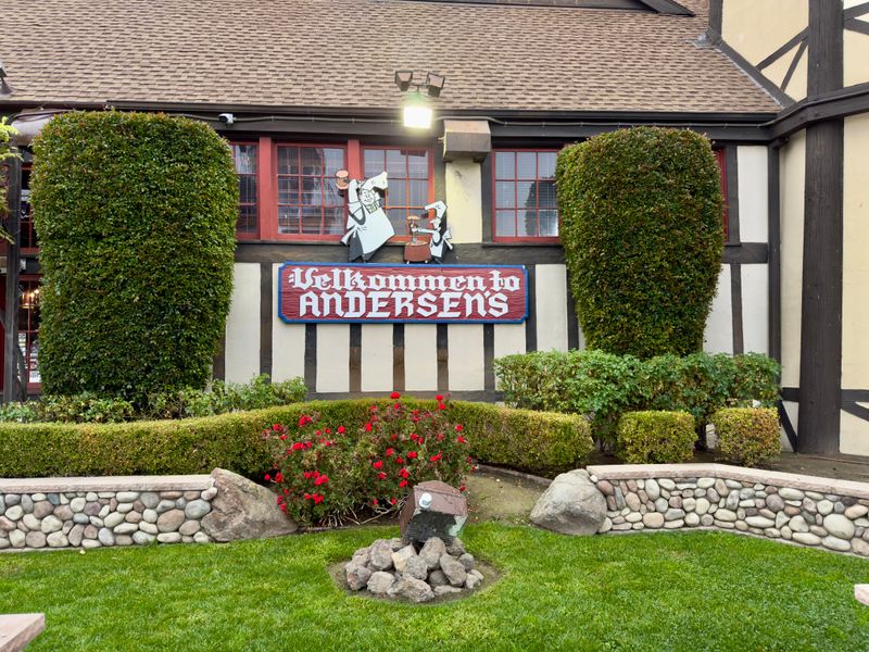 12 Wacky Restaurants In California Where Dining Is An Adventure - Decor Hint Andersen's Pea Soup Restaurant, Santa Nella