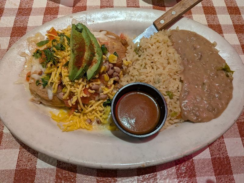 This Hidden Mexican Eatery In Georgia Serves The Best Margaritas And Nachos - Decor Hint Who This Spot Is Perfect For