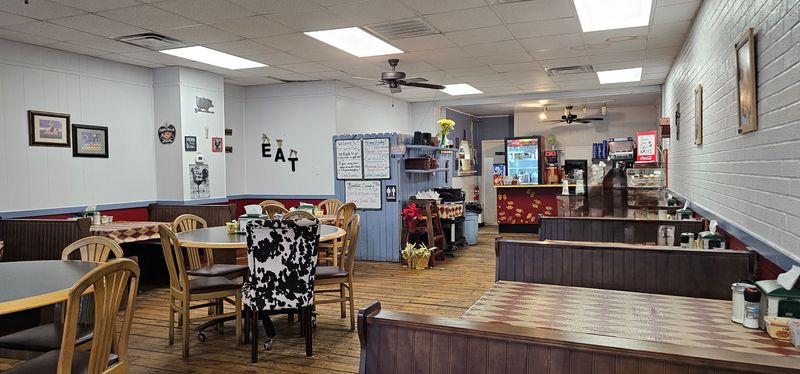 Henry's Uptown Cafe, Rockingham