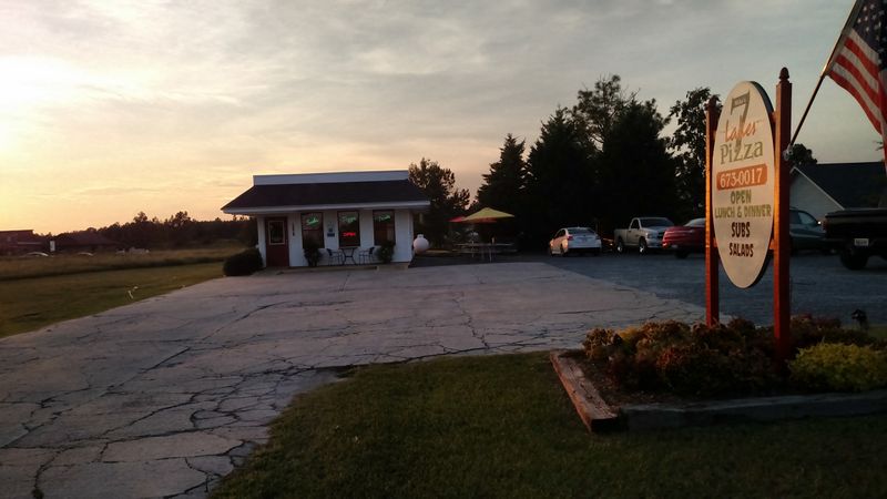 Seven Lakes Pizza Kitchen – West End